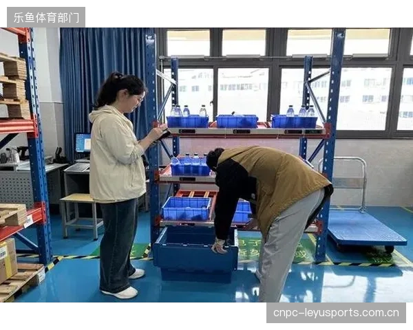 从静态六面扫描到动态包裹捕获，体育用品物流竞赛的核心已转向不间断的作业流效率